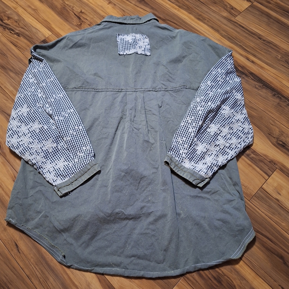 POL Large Sage Green Button Up Shirt Embroidered Floral Boho Cottage Festival - Picture 2 of 8